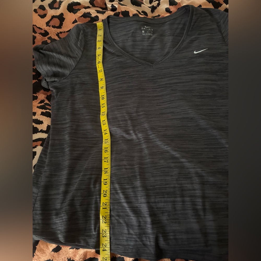 Nike‎ Women's Gray Dri-FIT Top - Picture 5 of 5